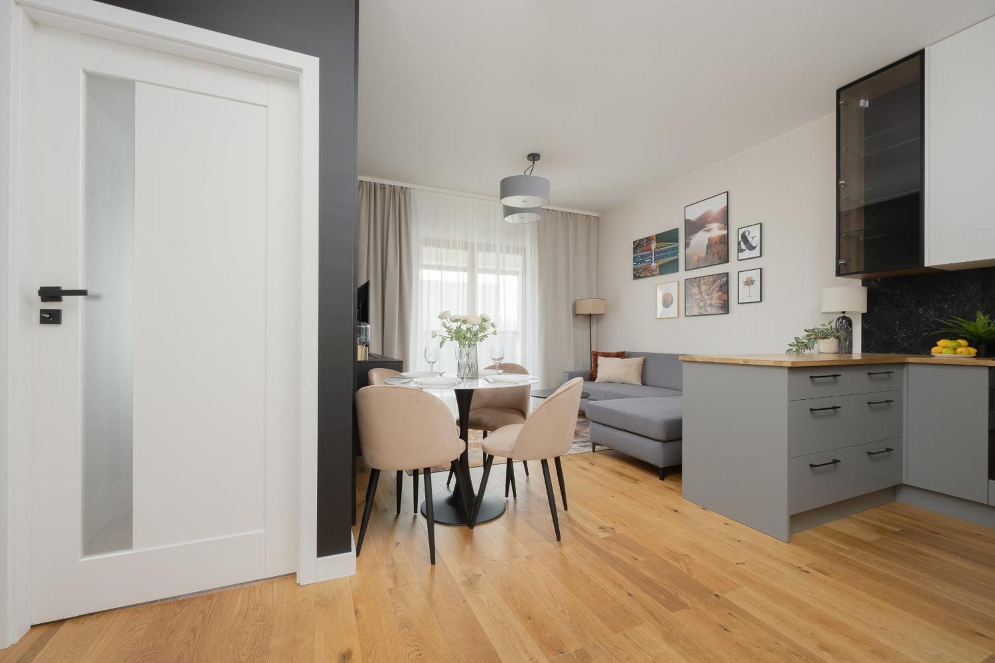 Cozy With Air Conditioner And Parking By Renters * Warschau