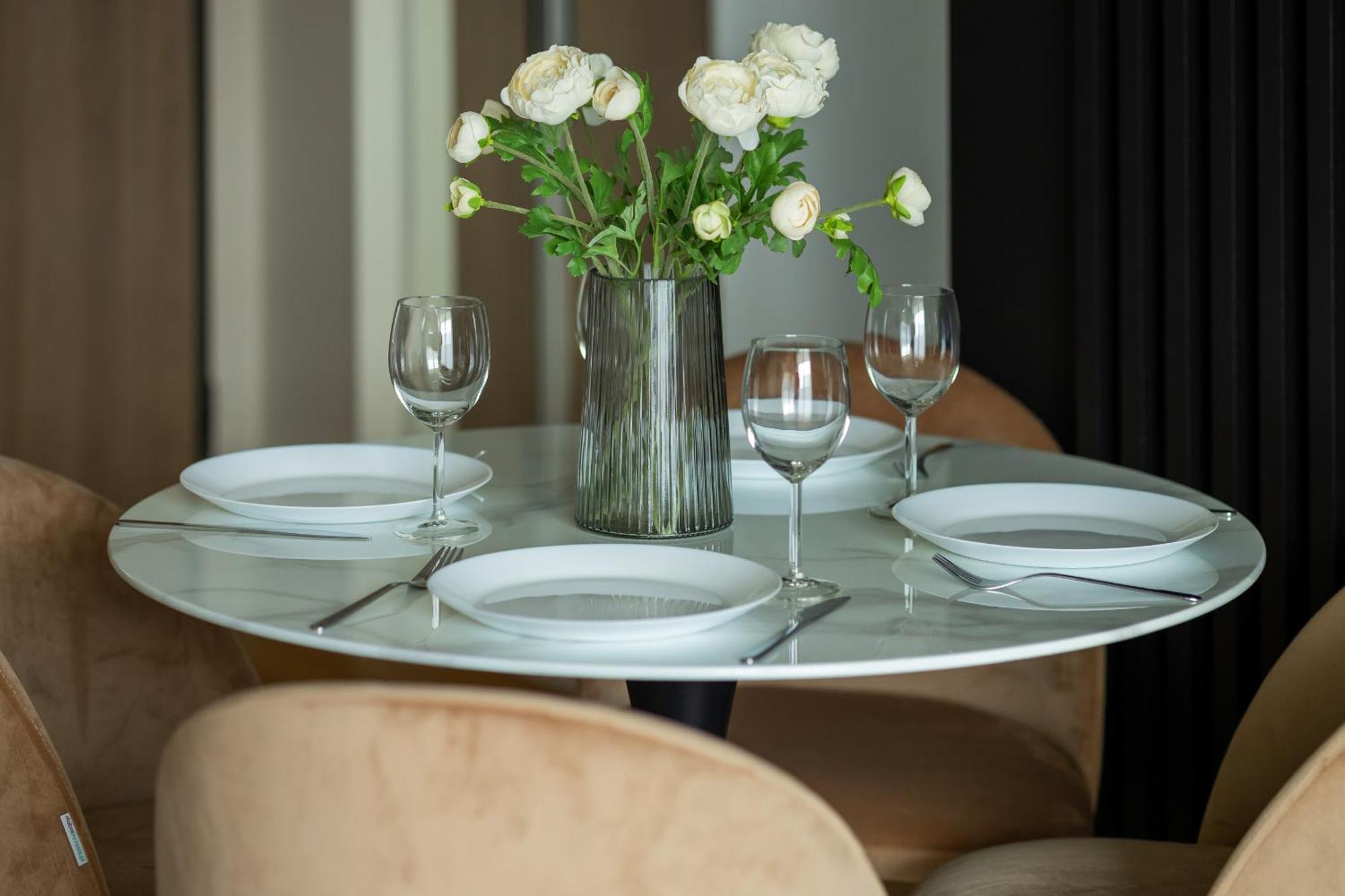 Cozy With Air Conditioner And Parking By Renters Appartement