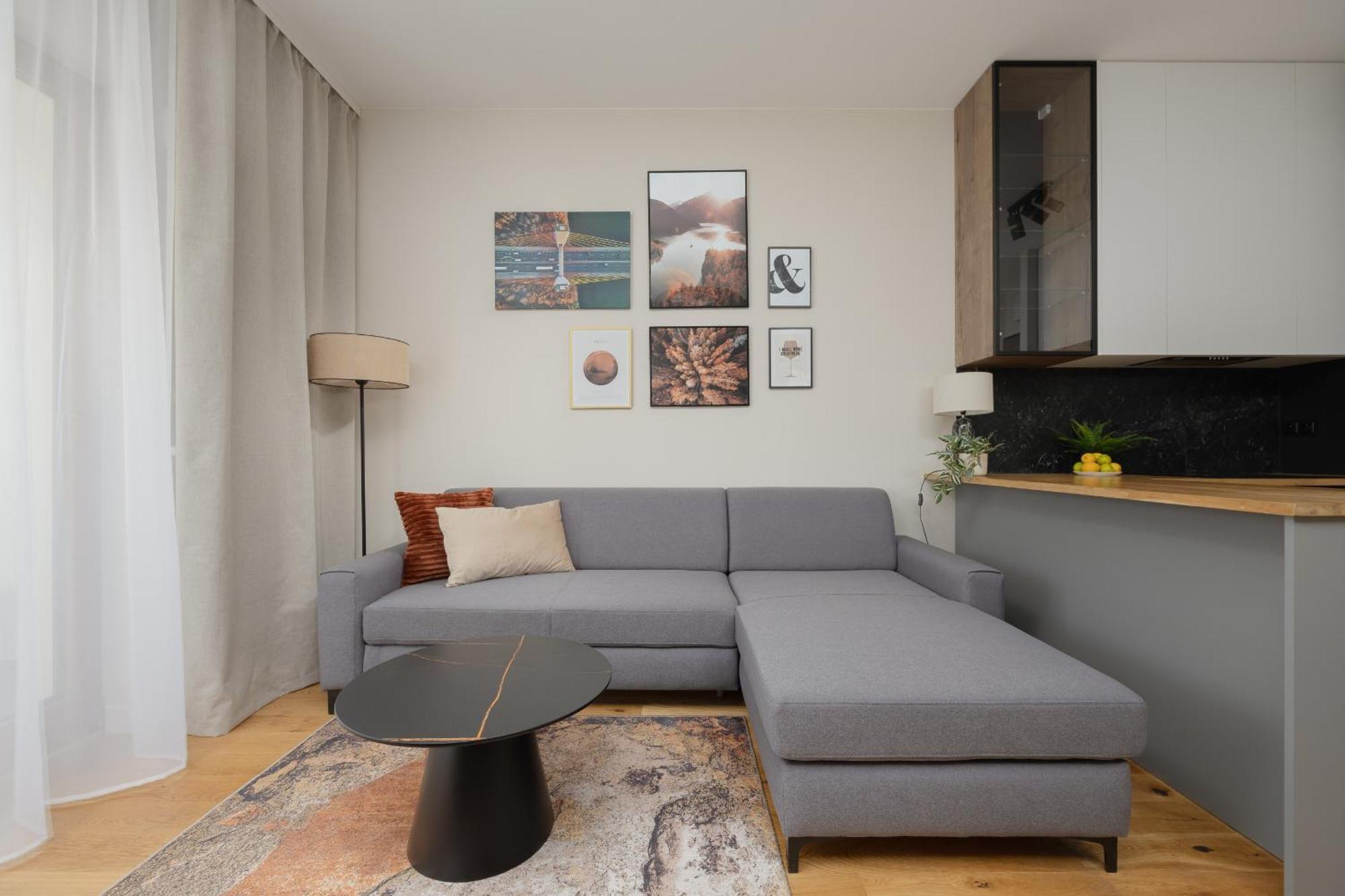 Appartement Cozy With Air Conditioner And Parking By Renters Warschau