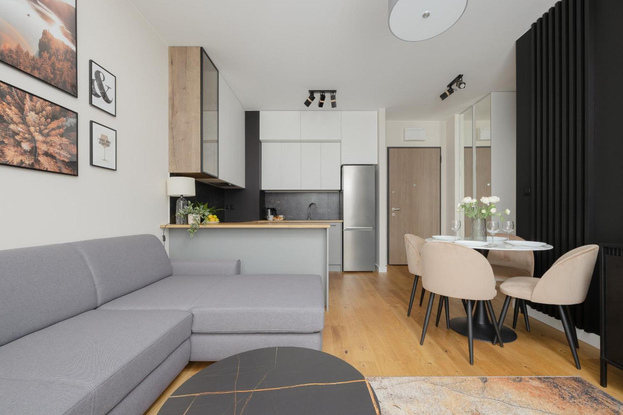 Cozy With Air Conditioner And Parking By Renters Appartement